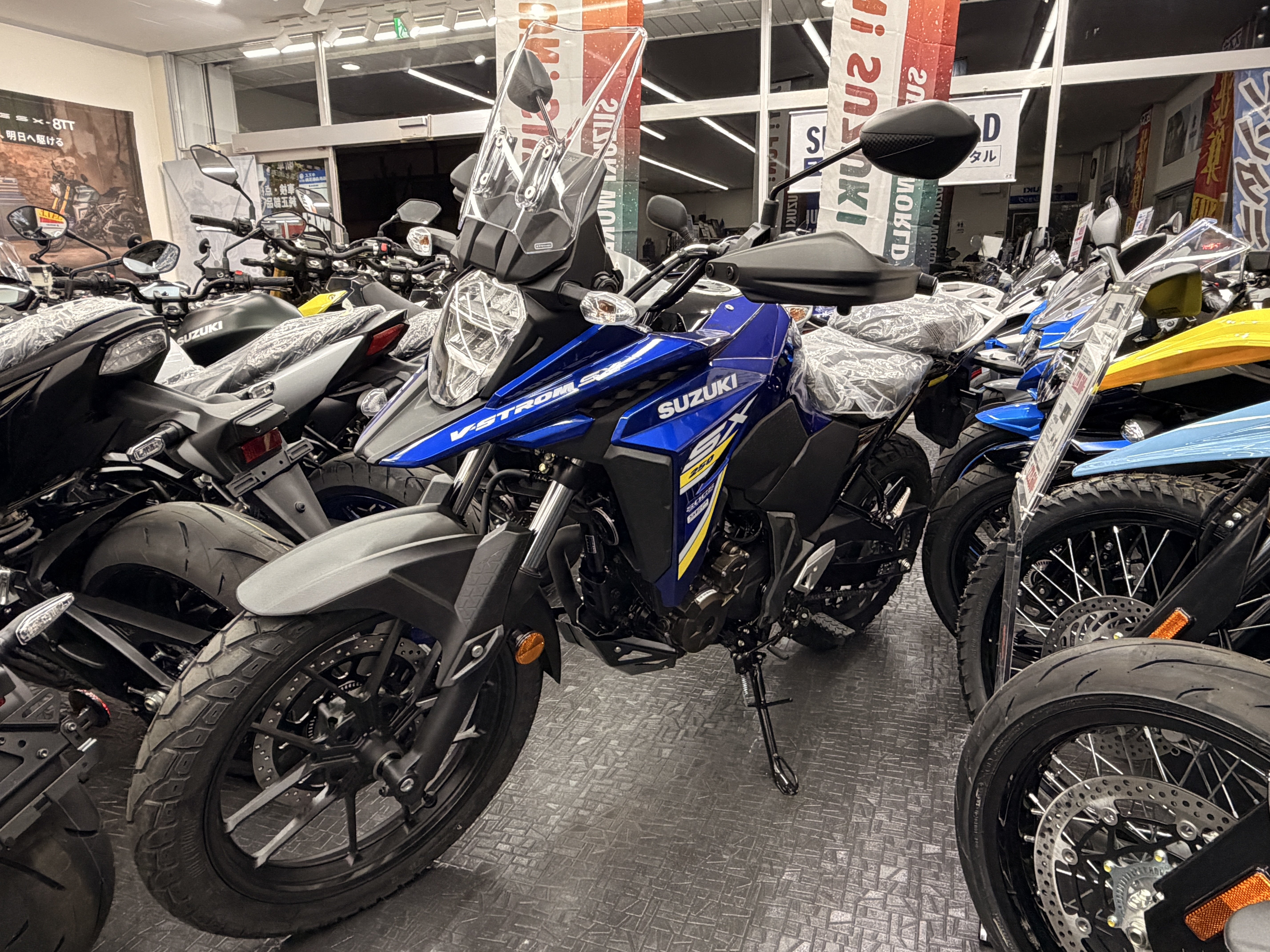 vストローム250（日曜日に消します。最後に下げました） 2026年モデル発表】スズキ軽二輪NEWカラー登場｜Vストローム250SX